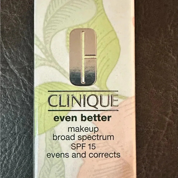 Clinique Even Better Makeup Broad Spectrum SPF 15 WN 01 flax Evens Sealed - Picture 2 of 4